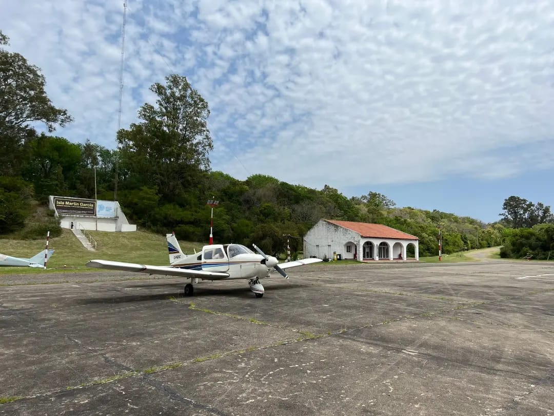Aircraft on the runway at Martín García Island