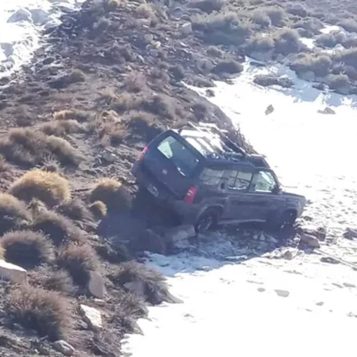 Vehicle stranded in a snowy mountain area